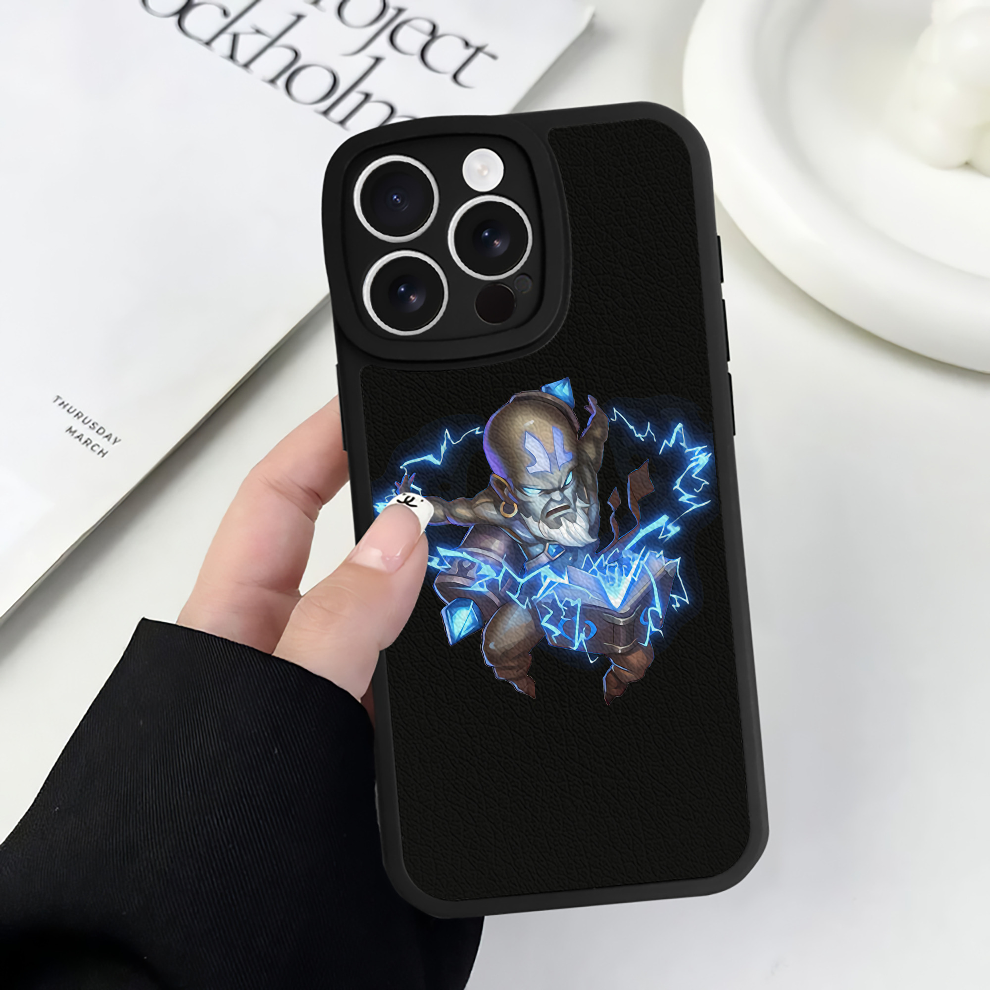 リーグ・オブ・レジェンド League of Legends LOL 【iPhone 16シリーズ対応】シリコンスマホケース（レザー調） 材質：シリコン